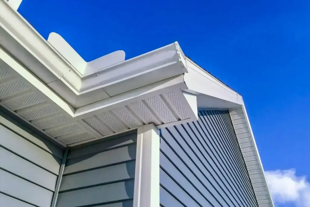 New seamless gutters, fascia, and soffit repair completed by Barrier Builders roofing contractors in the Tampa area.